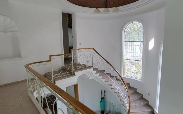 Heated Pool & Chef with Full Staff Included - 30 guest