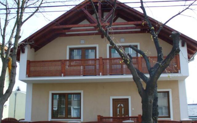 Rózsakert Apartmanház