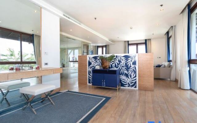 Phuket Seaview with Pool and Rooftop 4 Bedroom Skyvilla