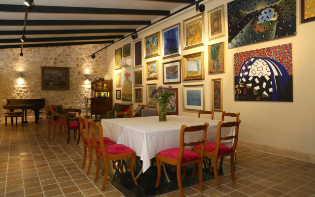 Kaucuk Hotel