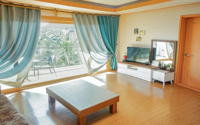 Jeju Sanbangsan Tansan Oncheon Pension