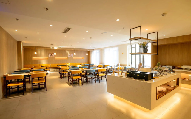 Hanting Premium(Xinyi Road, Zhengzhou East Railway