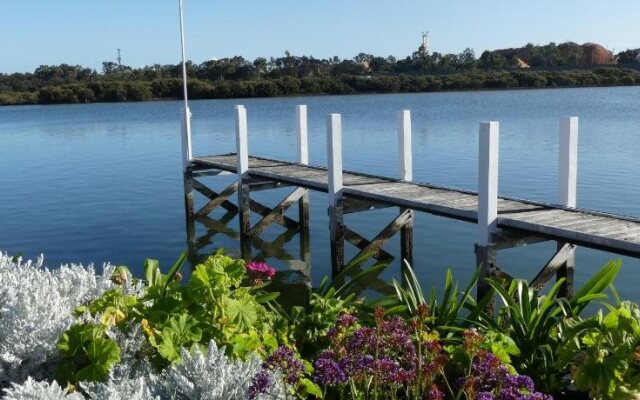 Boathouse Bunbury Bed & Breakfast