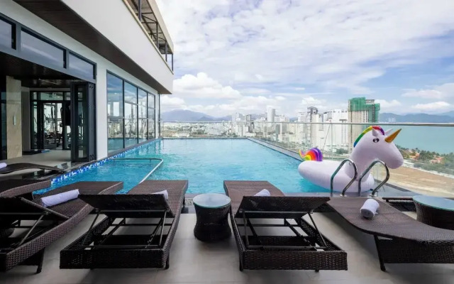 Miracle Luxury Hotel