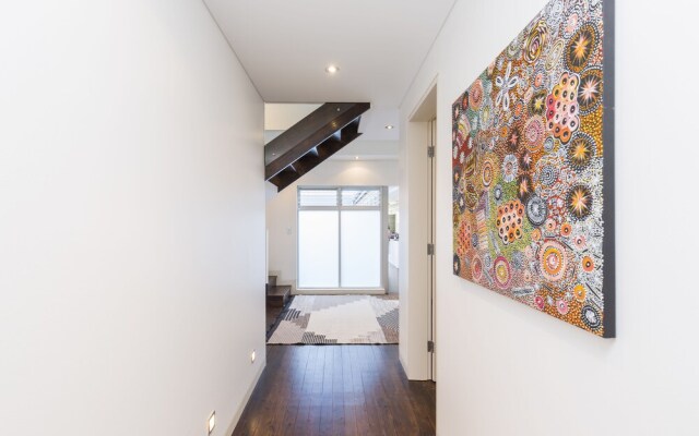 Coogee Luxury Home with Salt Water Pool & Parking