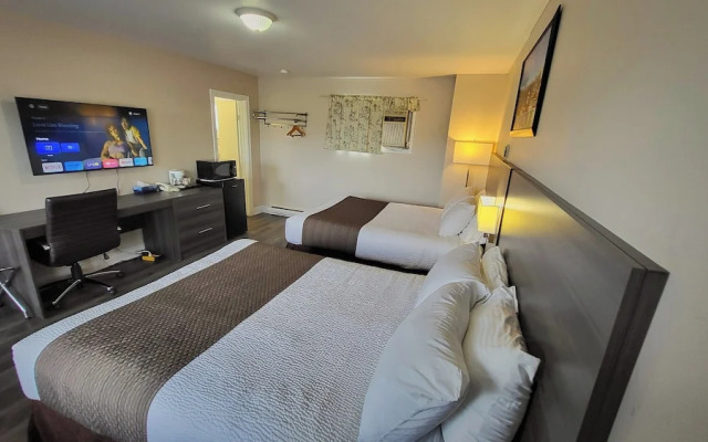 Maple Leaf Inn & Suites