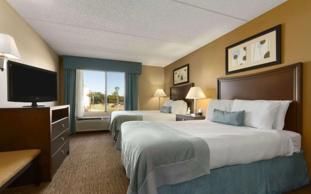 Holiday Inn Express Fayetteville Fort Bragg by IHG