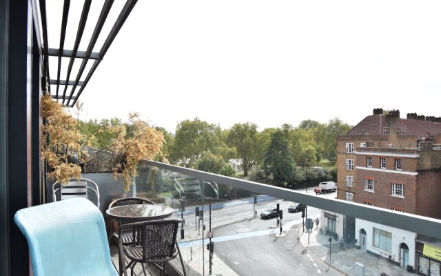 2 Bedroom Kennington Apartment With Balcony