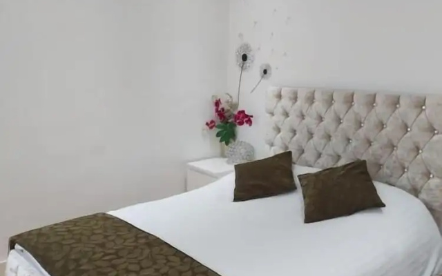 Lux Apartment in Gatwick