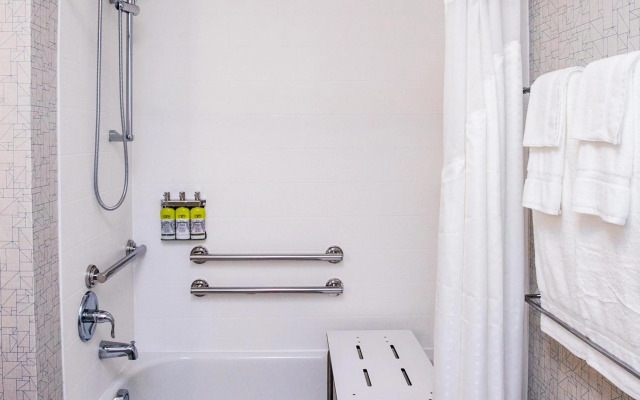 Holiday Inn Express & Suites Rehoboth Beach