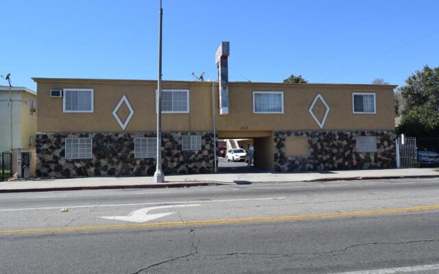 Top Hat Motel
