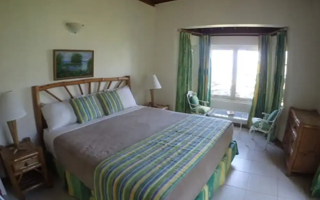Siesta - Runaway Bay 5BR