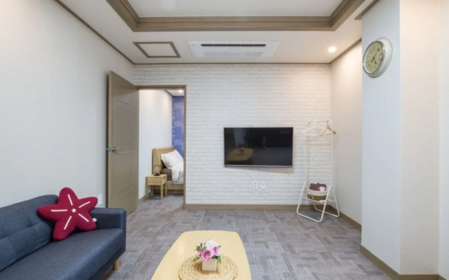 Jeju Flyjin House Pension