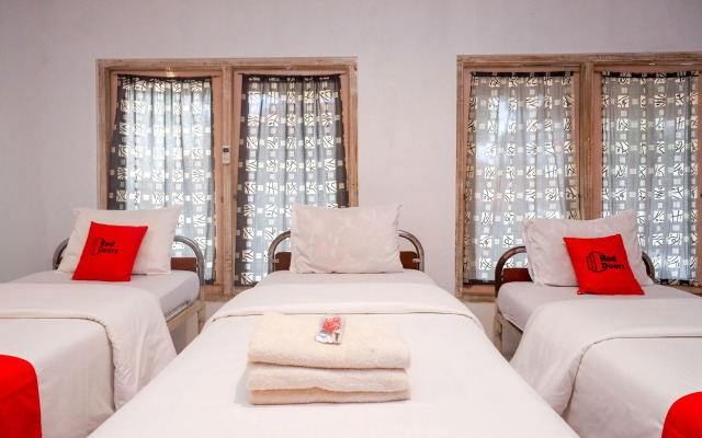 RedDoorz Syariah near Plengkung Gading 2