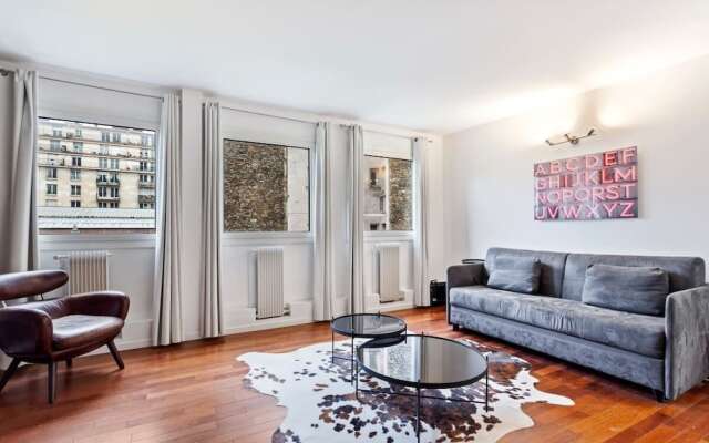 Stunning One Bedroom Apartment Sleeps 5, in Paris
