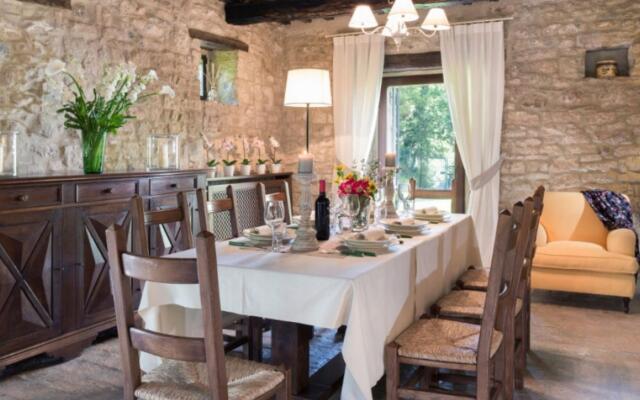 Luxury Villa Inside a big Estate Airco Heated Pool-villa Savino