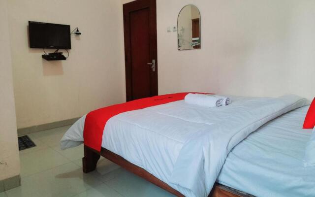 RedDoorz Syariah near Komplek Candi Arjuna Dieng 2