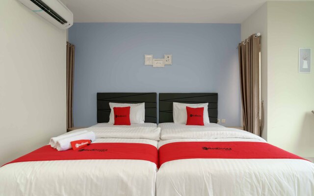 RedDoorz Plus near Eka Hospital BSD 5