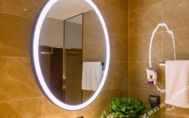 Chongqing Chaomu Collection Hotel (Banan Wanda Xuetangwan Subway Station)