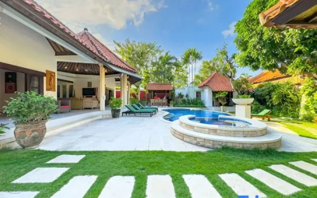 Villa Ginger 4BR Private Pool Villa by Villa Bugis Seminyak — 4-star hotel in Kuta