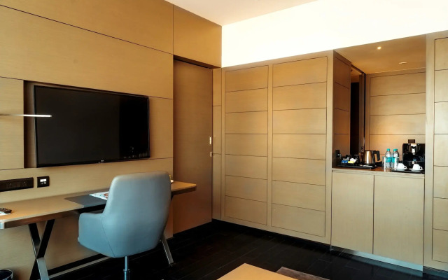 Novotel Chennai Chamiers Road Hotel