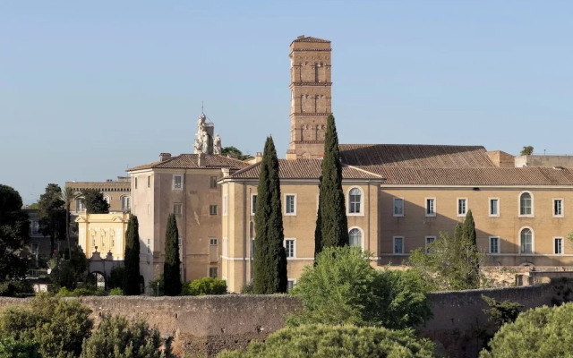 St. John Basilica Lovely Tower Apartment