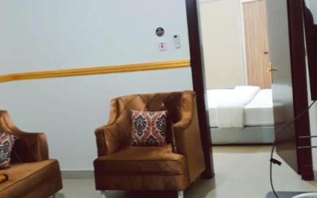 Al Quba Al Thahbia Hotel Suites 2
