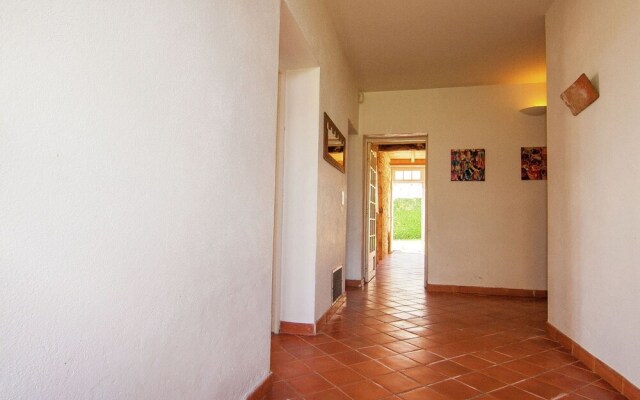 Warm Mansion with Swimming Pool in Sigoules France