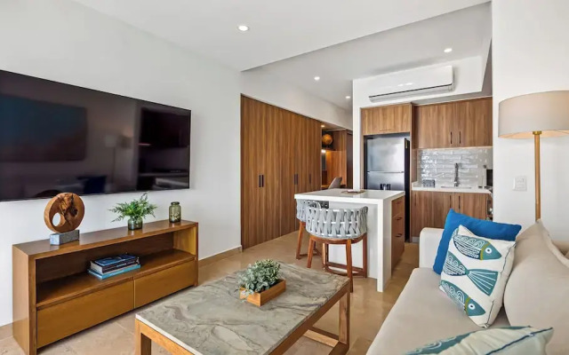 Oceanfront 1BR with Balcony & Pool