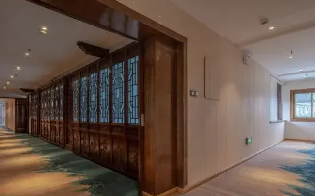 Lijiang Phoenix Health Resort Hotel (Shuhe Ancient Town Branch)