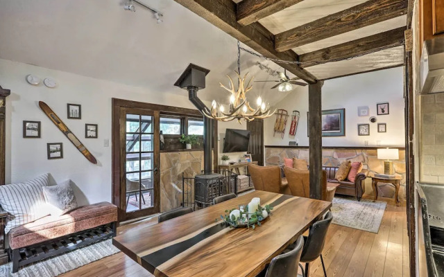 Woodsy Flagstaff Hideaway w/ Deck + Sunroom!