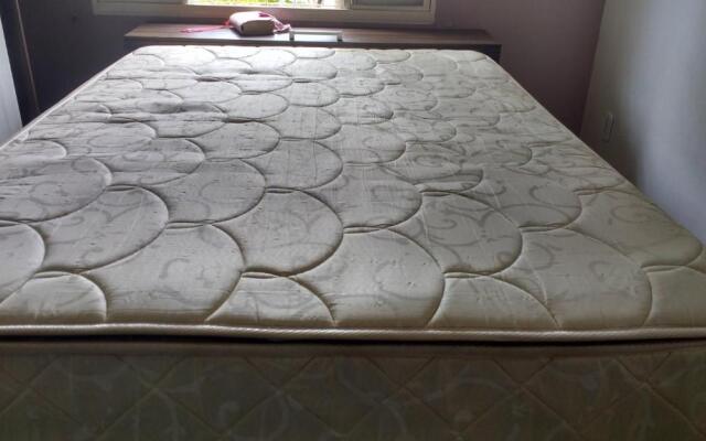 casa a 5 minutos do aeroporto e Univida