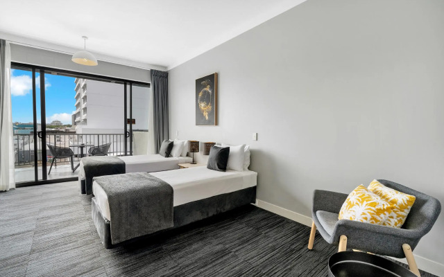 Gilligan's Backpackers Hotel & Resort