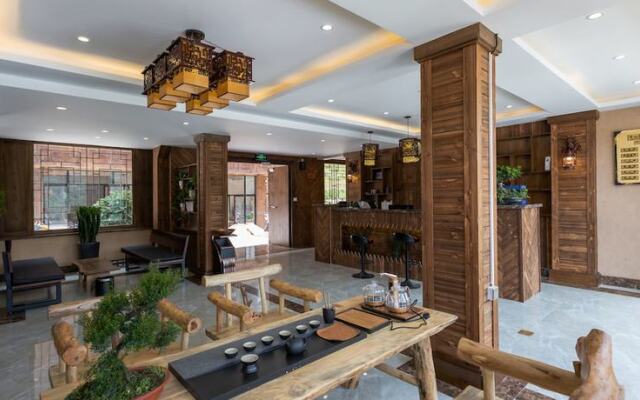 Floral Hotel Xijiang Banshan Yunfu