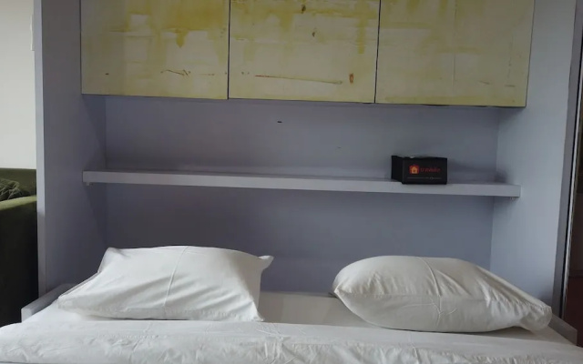 Unique Studio Galeri Ciumbuleuit Apartment near Dago – Guest Rooms – Bandung