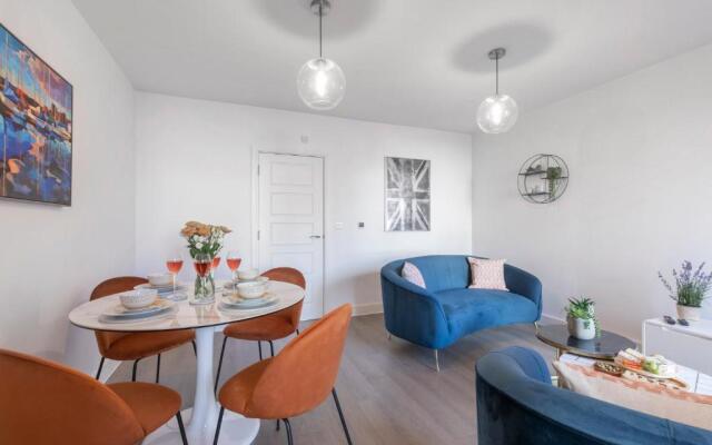 Elliot Oliver - Cosy 2 Bedroom Town Centre Apartment