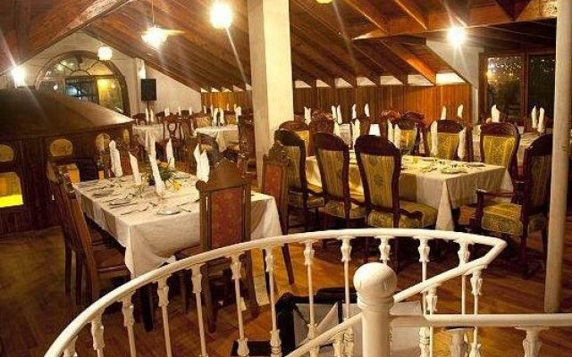 Hotel Divasto