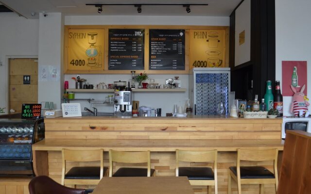 The Style Capsule Guesthouse - Hostel