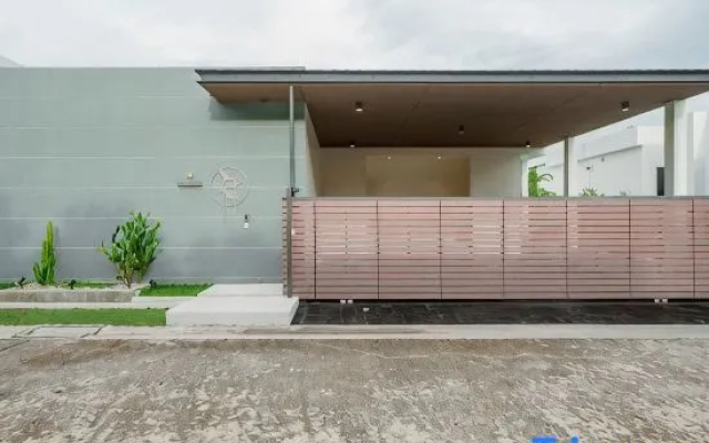 Niva Villa | Modern & Lake View near Phuket town