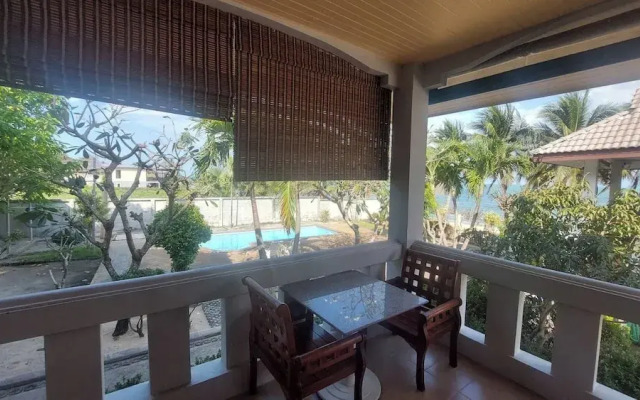 Krisada Beach Resort