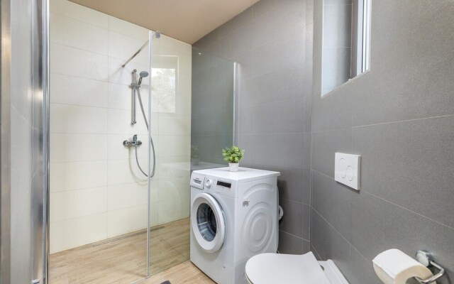 Nice Home in Pjescana Uvala With Wifi and 3 Bedrooms