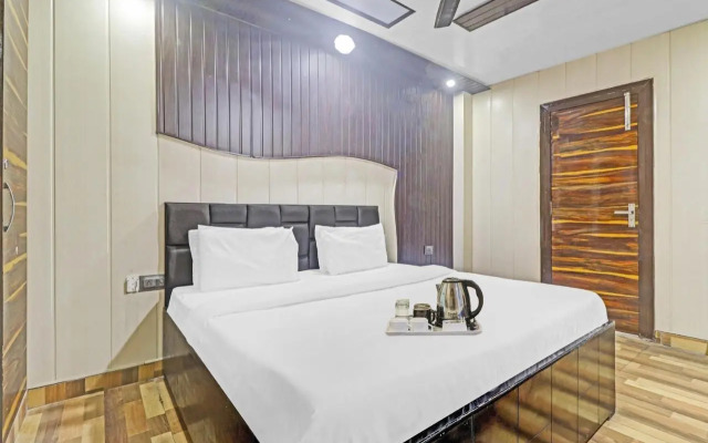 OYO 26766 Laxmi Abode