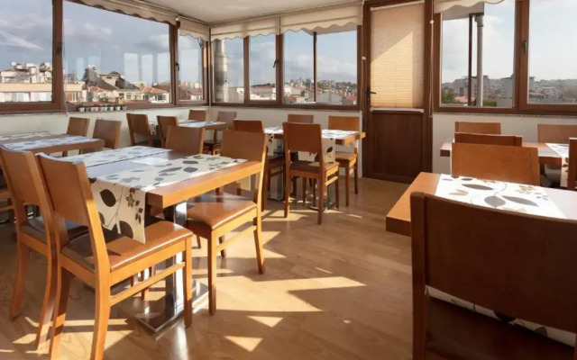 Hotel Peli̇t