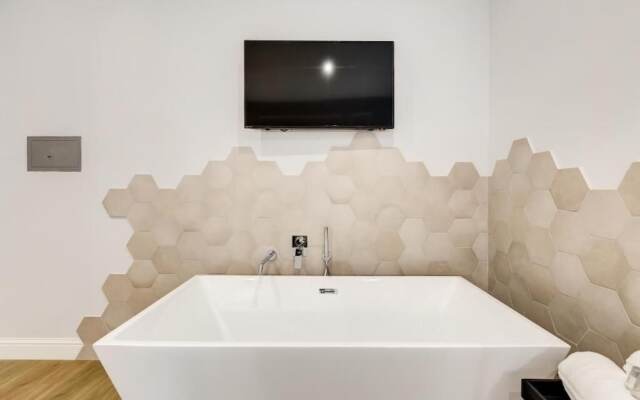 Opera Private Suites