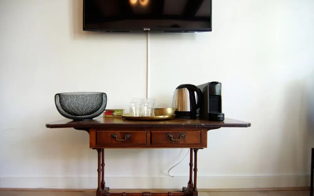 1637 Historic Canal View Suites