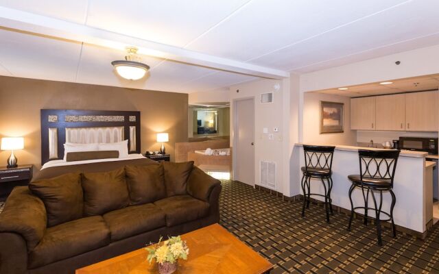 Ramada Plymouth Hotel And Conference Center