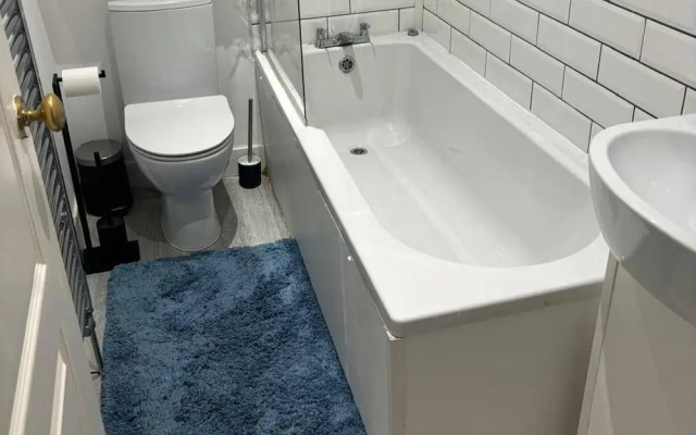South Manchester 2-bed Apt With Ensuite, Sleeps 4