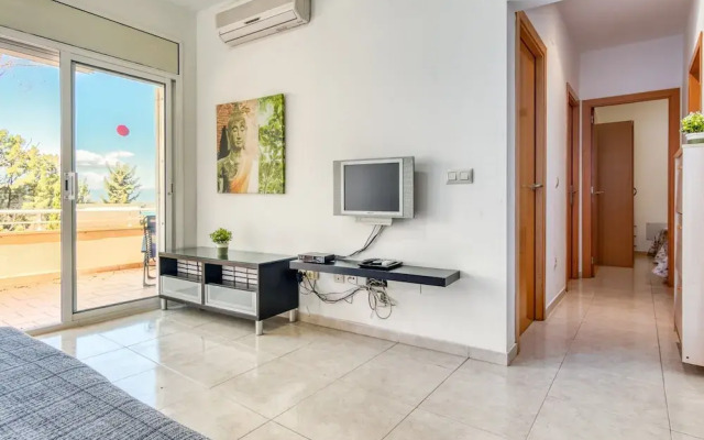 Apartment in Roses Near Sand Beach