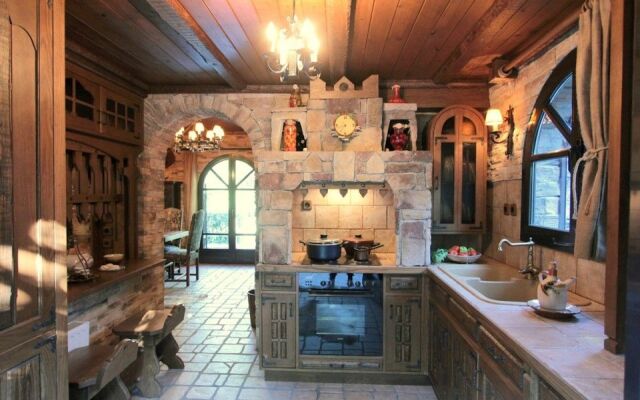 Red Bishop Villa