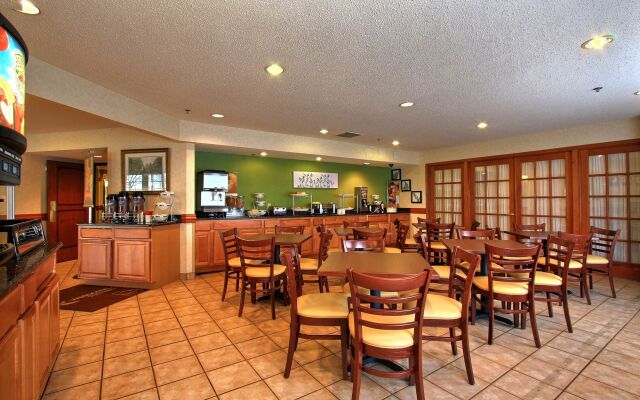 Sleep Inn & Suites - Airport